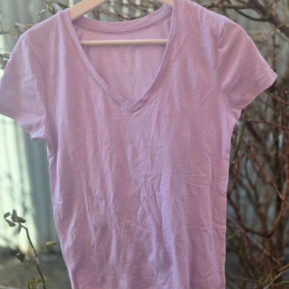 GAP Favorite Tee Lavender V-Neck Short Sleeve T-Shirt NWT Size S - Picture 4 of 5